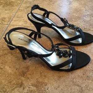 Antonio Melani jeweled black cocktail pump sz 8